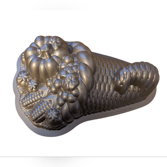 Nordic Ware Other - Nordic Ware Cast Aluminum Cornucopia 10 Cup Baking Pan EUC